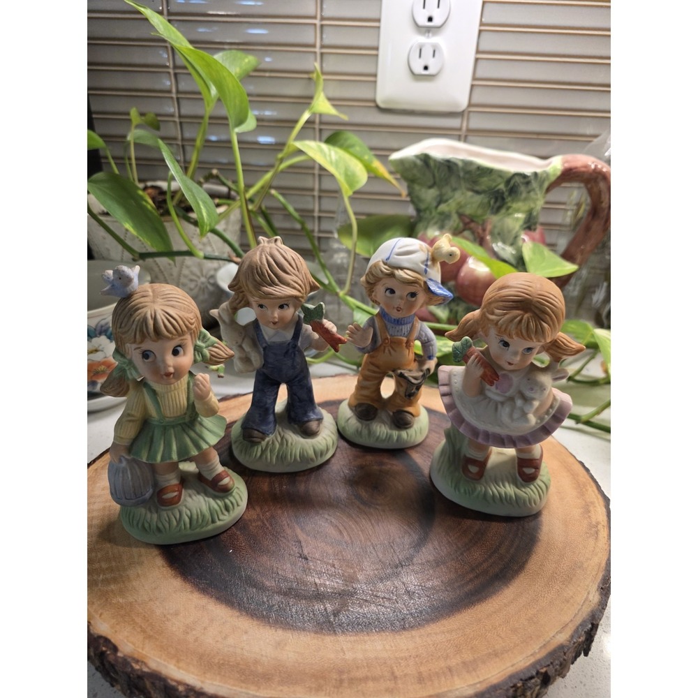 Lot of 4 Vintage Homco Ceramic Porcelain Figurines Rabbits Birds Boys Girls‎ Box